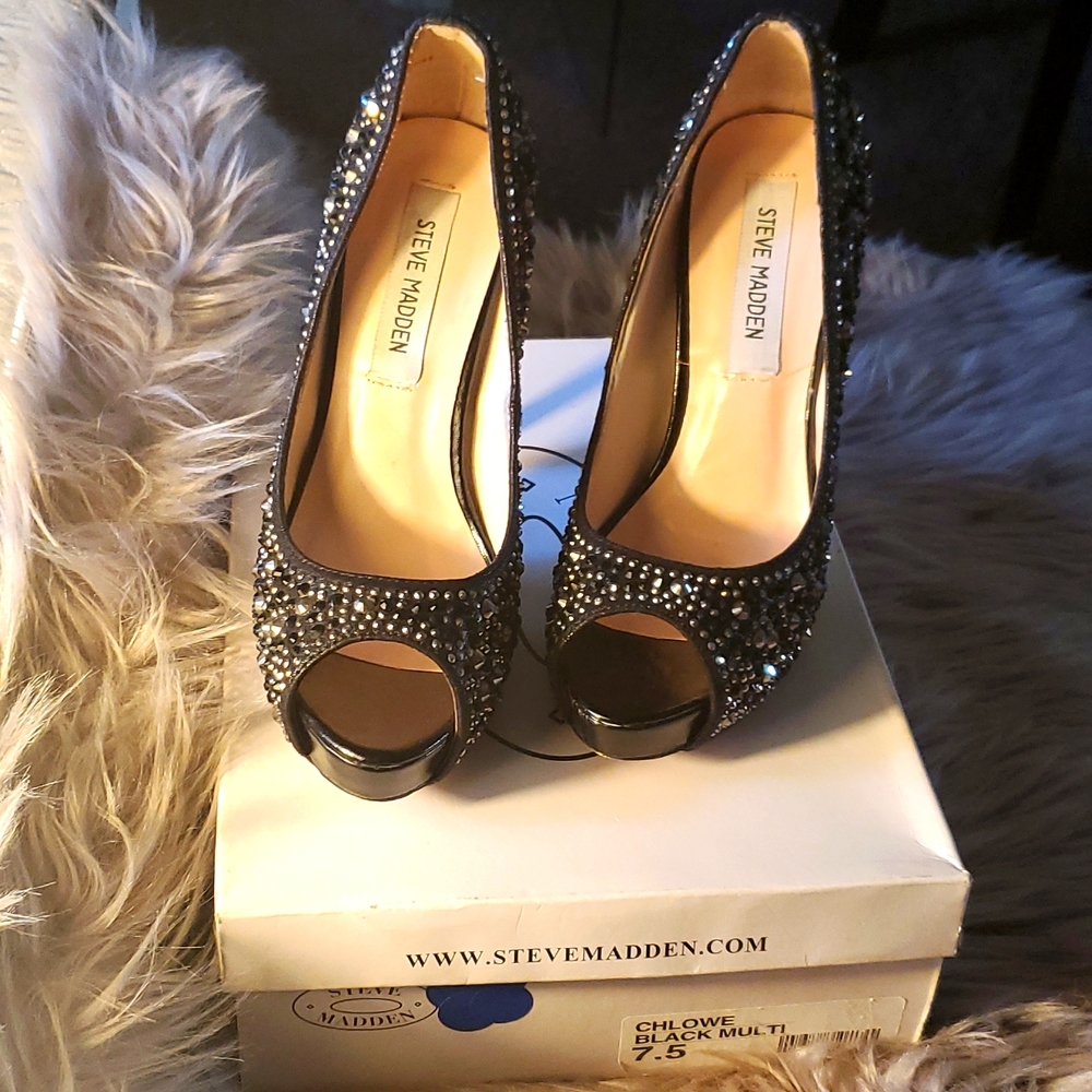 Super fire 🔥 Blk & Silver Steve Madden size 7.5 blinged out 5" heels.